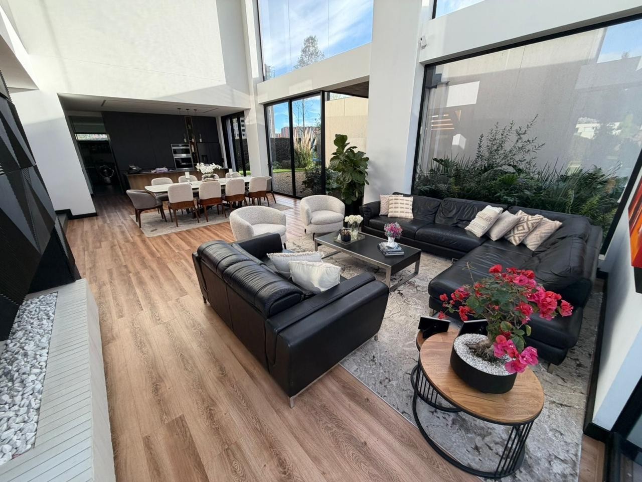 Casa en venta en San Simón, Bogotá · foto 2 de 24