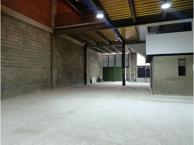 Bodega en arriendo en La Tablaza, La Estrella, 530 m² · foto 2 de 12