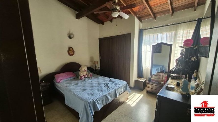 Casa de 8 alcobas en venta en La Castellana, Medellín, 300 m² · foto 5 de 24