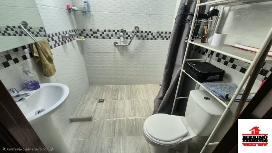 Casa de 8 alcobas en venta en La Castellana, Medellín, 300 m² · foto 12 de 24