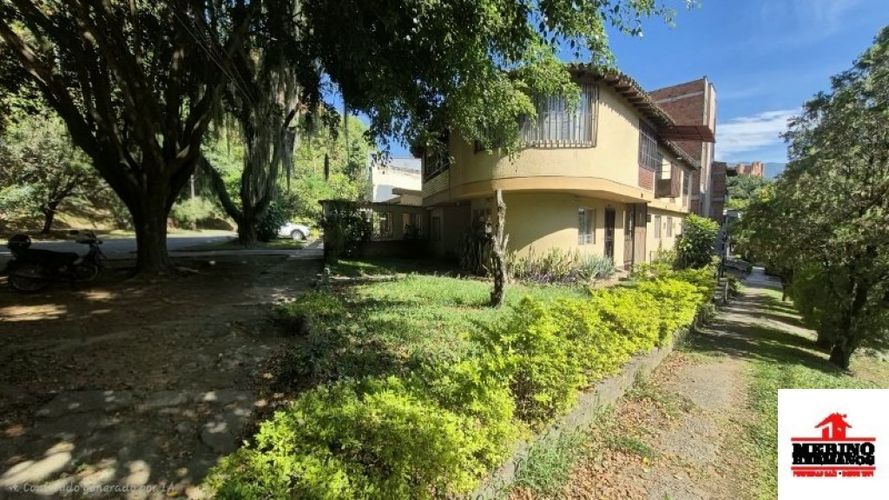Casa de 8 alcobas en venta en La Castellana, Medellín, 300 m² · foto 14 de 24