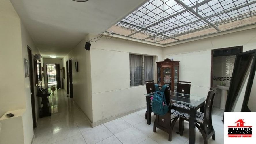 Casa de 8 alcobas en venta en La Castellana, Medellín, 300 m² · foto 15 de 24