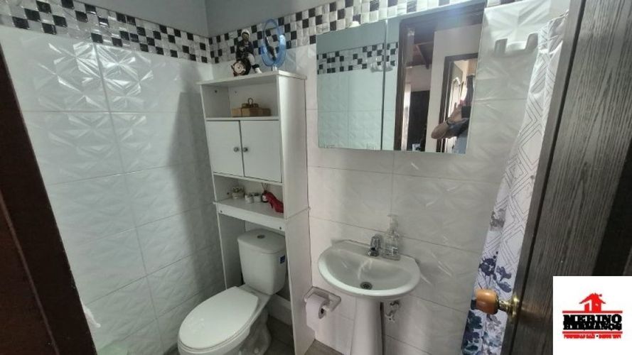 Casa de 8 alcobas en venta en La Castellana, Medellín, 300 m² · foto 22 de 24