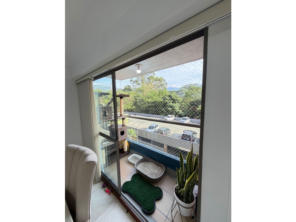 Apartamento en venta en La Almeria, Medellín · foto 2 de 10