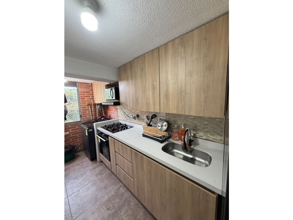 Apartamento en venta en La Almeria, Medellín · foto 3 de 10