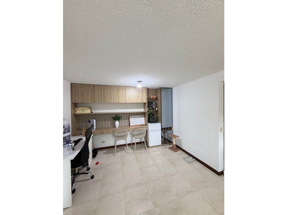 Apartamento en venta en La Almeria, Medellín · foto 6 de 10