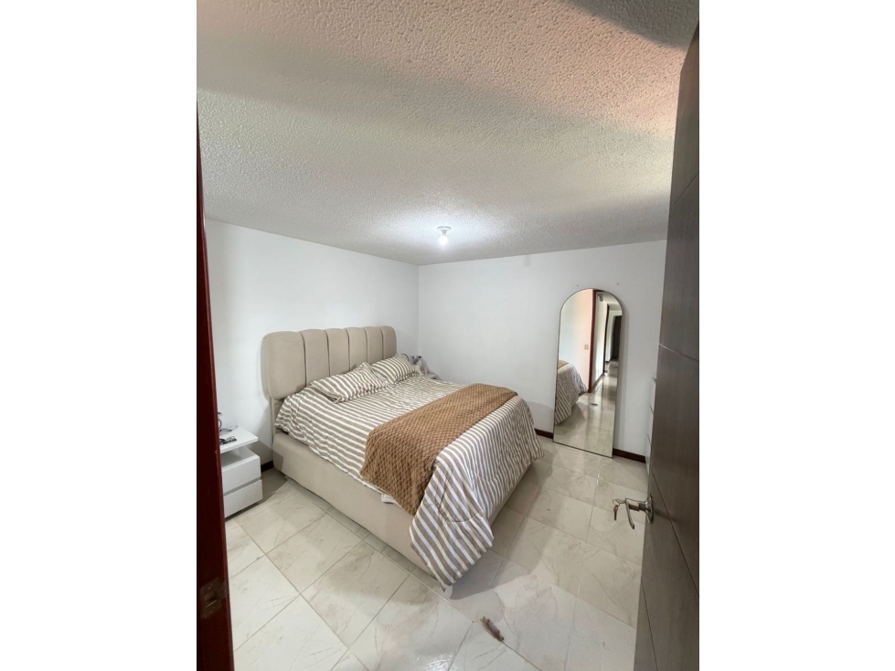 Apartamento en venta en La Almeria, Medellín · foto 7 de 10
