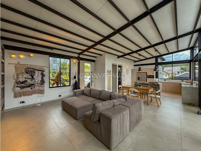 Casa de 3 alcobas en venta en Escobero, Envigado, 260 m² · foto 2 de 23