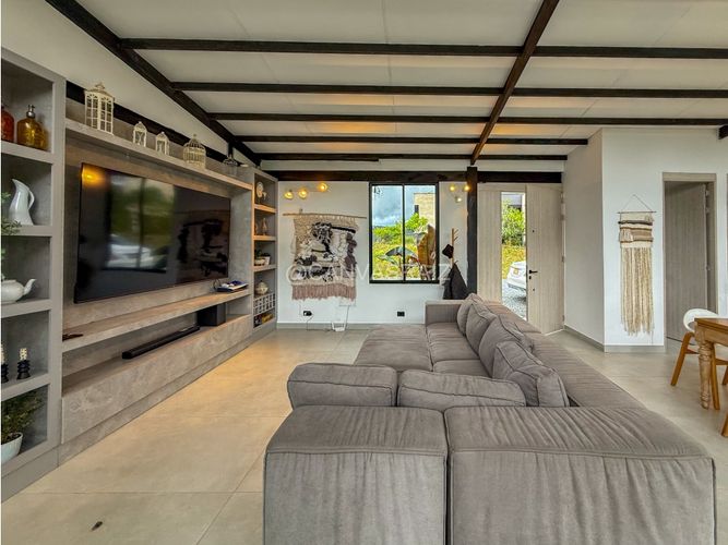 Casa de 3 alcobas en venta en Escobero, Envigado, 260 m² · foto 3 de 23