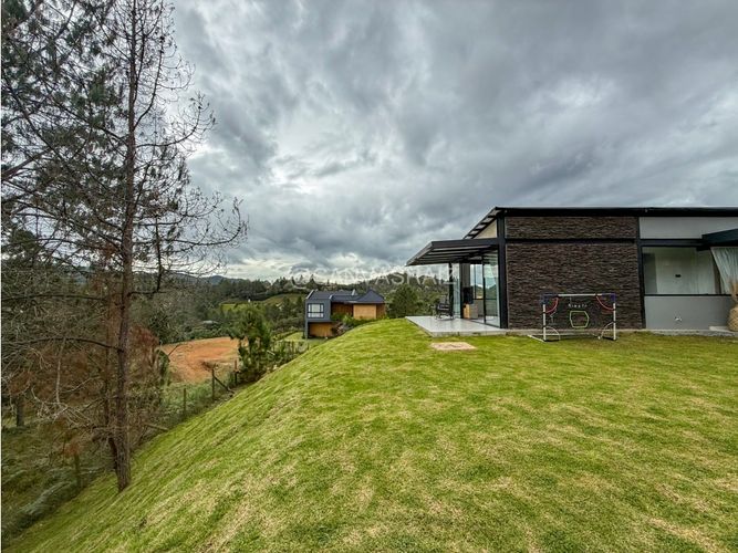 Casa de 3 alcobas en venta en Escobero, Envigado, 260 m² · foto 22 de 23