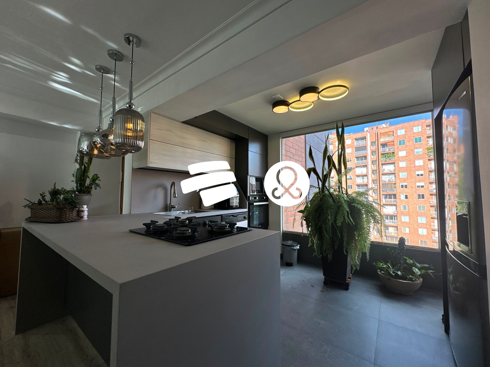 Apartamento en venta en El Poblado, Medellín · foto 2 de 14