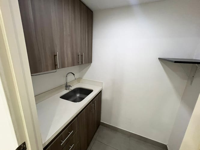 Oficina en arriendo en El Poblado, Medellín, 32 m² · foto 7 de 7
