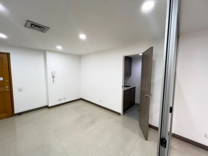 Oficina en arriendo en El Poblado, Medellín, 32 m² · foto 2 de 7