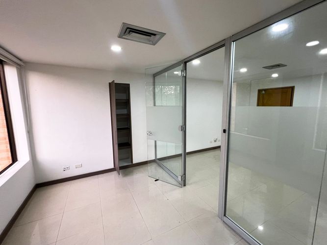 Oficina en arriendo en El Poblado, Medellín, 32 m² · foto 3 de 7