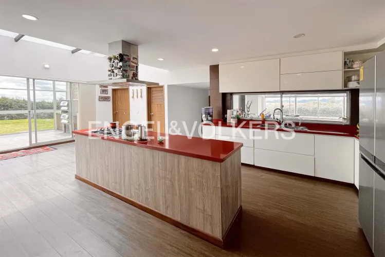 Casa de 6 alcobas en venta en Yerbabuena, Sopó, 458 m² · foto 6 de 20