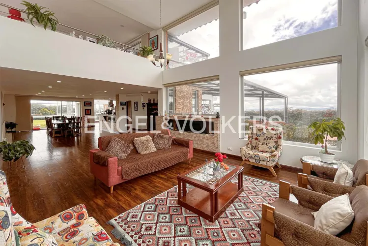 Casa de 6 alcobas en venta en Yerbabuena, Sopó, 458 m² · foto 3 de 20