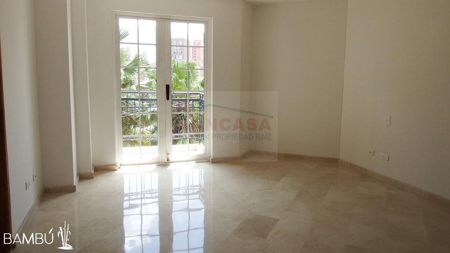 Apartamento de 4 alcobas en venta en Laureles, Medellín, 200 m² · foto 2 de 24
