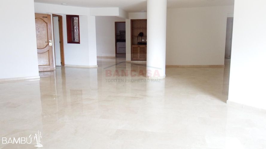 Apartamento de 4 alcobas en venta en Laureles, Medellín, 200 m² · foto 9 de 24