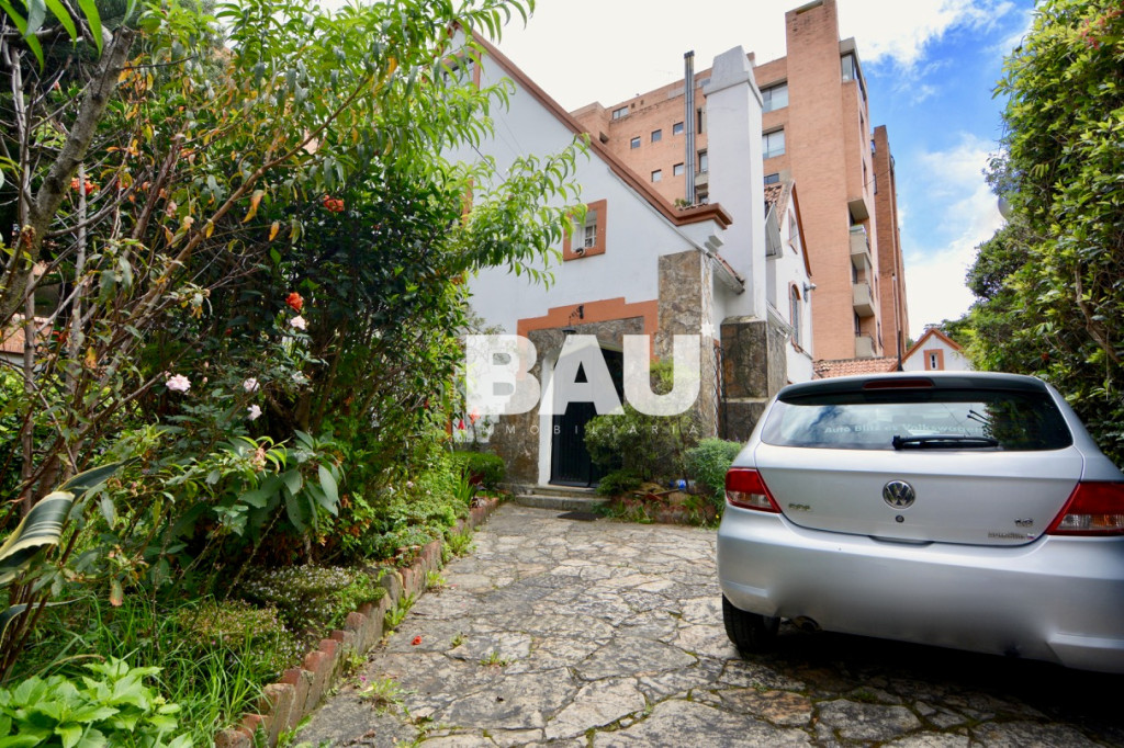 Casa en venta en Los Rosales, Bogotá · foto 2 de 24