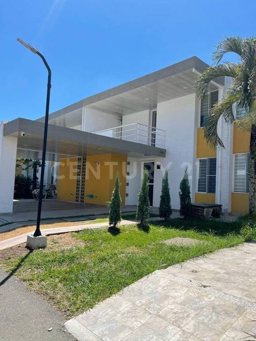 Casa de 3 alcobas en venta en El Castillo, Jamundí, 118 m² · foto 2 de 21