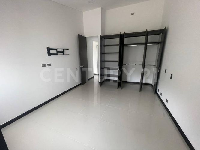 Casa de 3 alcobas en venta en El Castillo, Jamundí, 118 m² · foto 5 de 21
