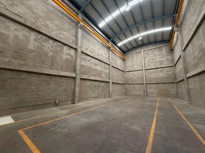 Bodega en arriendo en Zona Industrial No. 3, Itagüí, 370 m² · foto 4 de 24