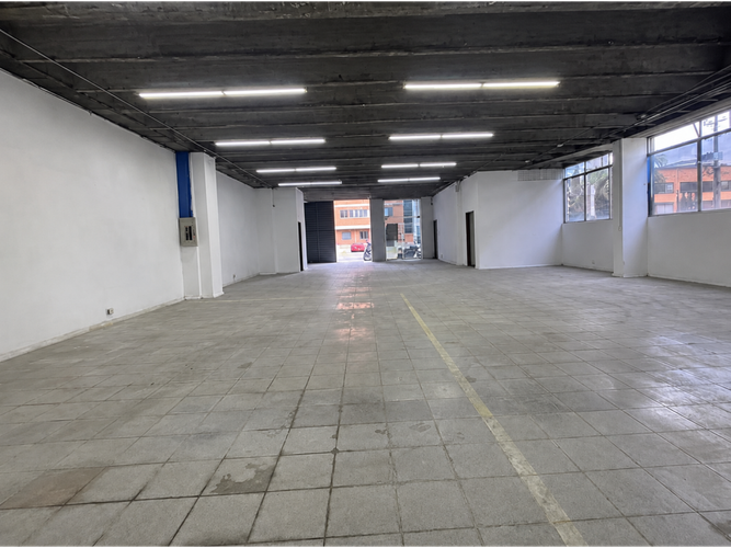Bodega en arriendo en Primavera, Envigado, 350 m² · foto 2 de 7
