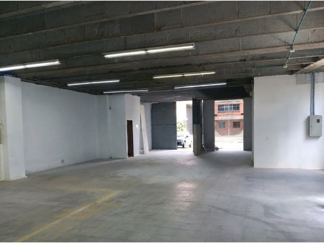 Bodega en arriendo en Primavera, Envigado, 350 m² · foto 3 de 7