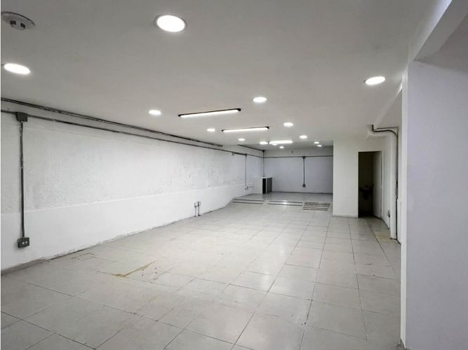 Local en arriendo en Patio Bonito, Medellín, 182 m² · foto 2 de 10