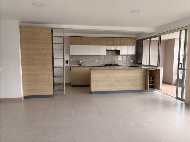 Apartamento de 3 alcobas en arriendo en El Poblado, Medellín, 101 m² · foto 2 de 15