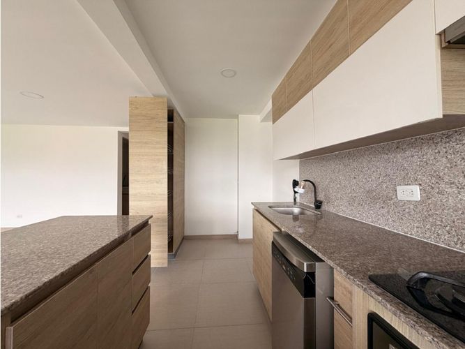 Apartamento de 3 alcobas en arriendo en El Poblado, Medellín, 101 m² · foto 4 de 15