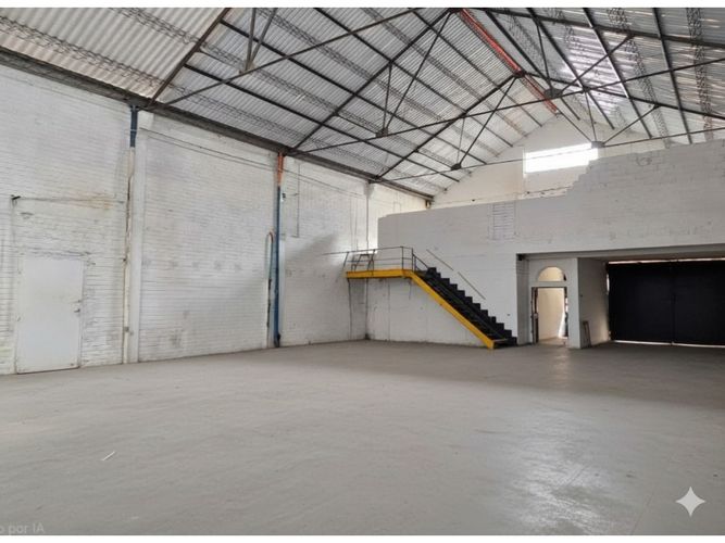 Bodega en arriendo en La Candelaria, Medellín, 573 m² · foto 4 de 9