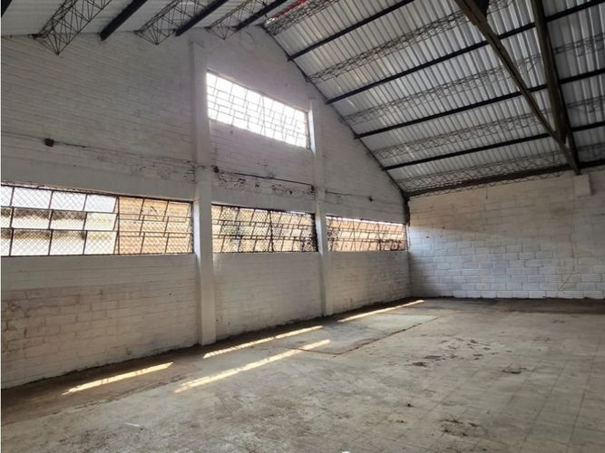 Bodega en arriendo en La Candelaria, Medellín, 573 m² · foto 8 de 9