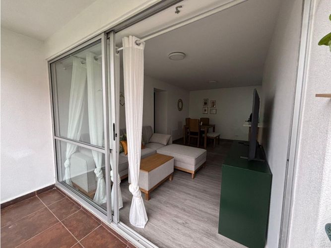 Apartamento de 3 alcobas en arriendo en Loma De San Jose, Sabaneta, 72 m² · foto 2 de 14