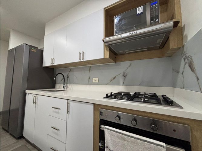 Apartamento de 3 alcobas en arriendo en Loma De San Jose, Sabaneta, 72 m² · foto 3 de 14
