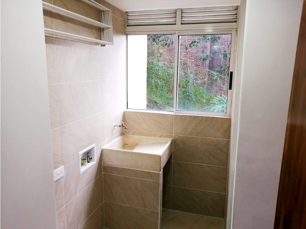 Apartamento en arriendo en El Poblado, Medellín · foto 2 de 14