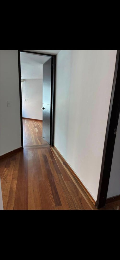 Apartamento de 3 alcobas en venta en Santa Paula, Bogotá, 134 m² · foto 2 de 13
