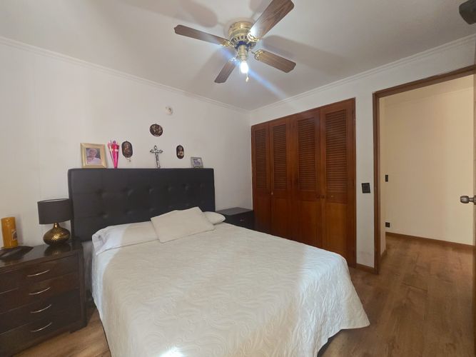 Apartamento en venta en Loma De Los Bernal, Medellín · foto 15 de 20