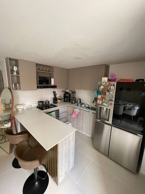 Apartamento de 3 alcobas en arriendo en Los Colores, Medellín, 120 m² · foto 2 de 13
