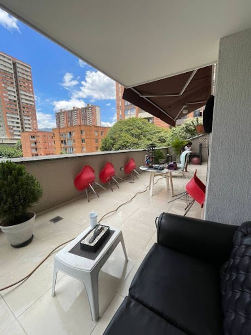 Apartamento de 3 alcobas en arriendo en Los Colores, Medellín, 120 m² · foto 3 de 13