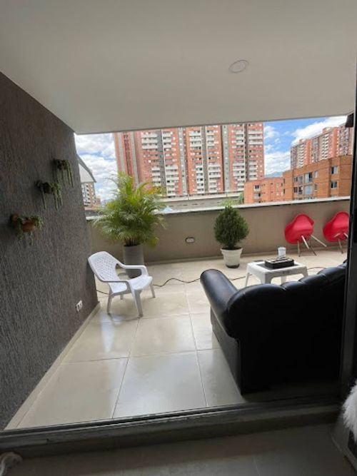 Apartamento de 3 alcobas en arriendo en Los Colores, Medellín, 120 m² · foto 4 de 13