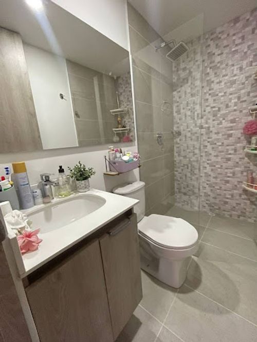 Apartamento de 3 alcobas en arriendo en Los Colores, Medellín, 120 m² · foto 11 de 13