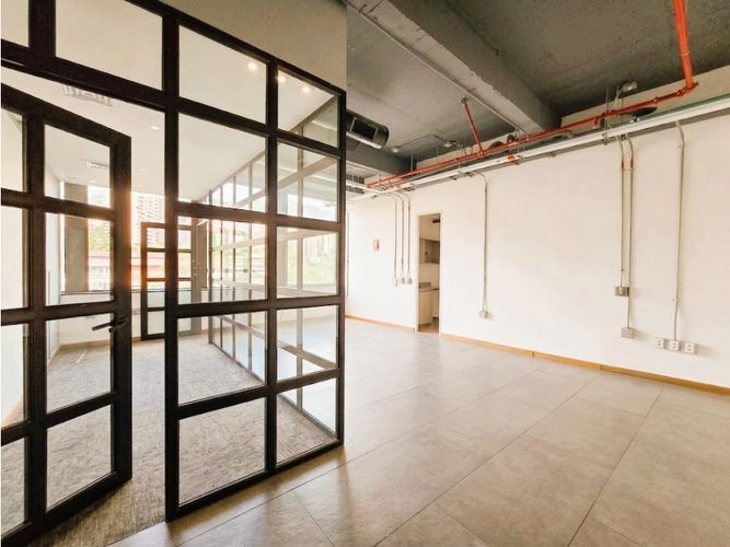 Oficina en arriendo en El Castillo, Medellín, 114 m² · foto 3 de 12