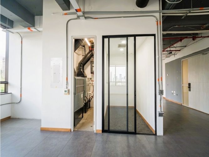 Oficina en arriendo en El Castillo, Medellín, 114 m² · foto 4 de 12