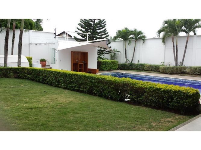 Casa de 8 alcobas en venta en Pance, Cali, 1500 m² · foto 2 de 11