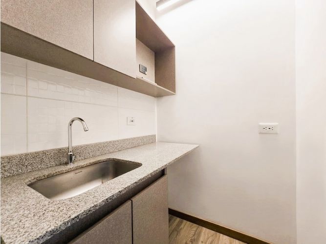 Oficina en arriendo en El Castillo, Medellín, 114 m² · foto 7 de 12