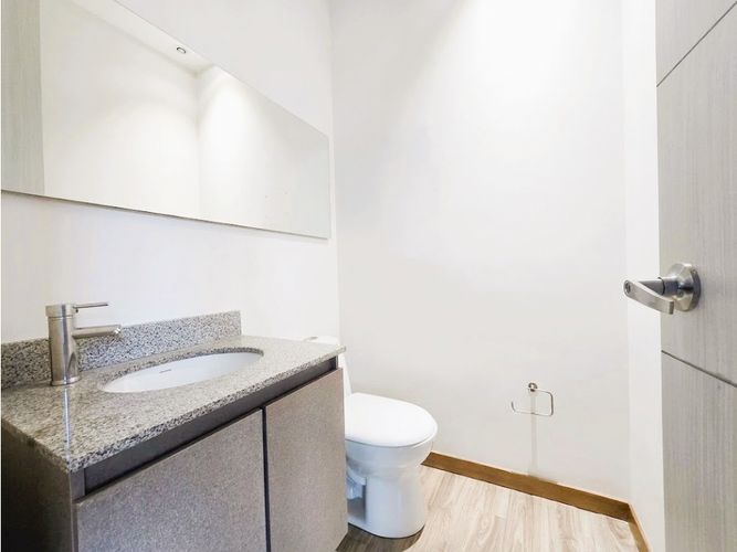 Oficina en arriendo en El Castillo, Medellín, 114 m² · foto 9 de 12