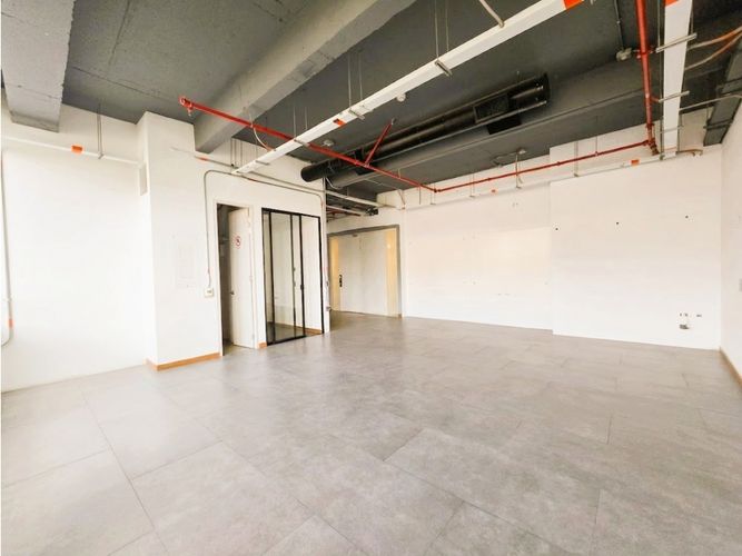 Oficina en arriendo en El Castillo, Medellín, 114 m² · foto 11 de 12
