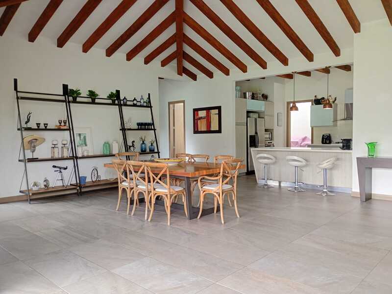 4BR House in El Retiro (350 m²) - 2