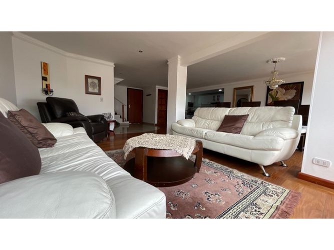 Apartamento de 4 alcobas en venta en Santa Barbara, Bogotá, 225 m² · foto 3 de 24